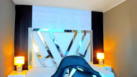  Linda  online show from November 3, 6:20 pm