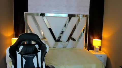  Linda  online show from February 14, 7:10 pm