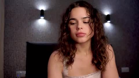 Linda online show from November 8, 1:44 pm