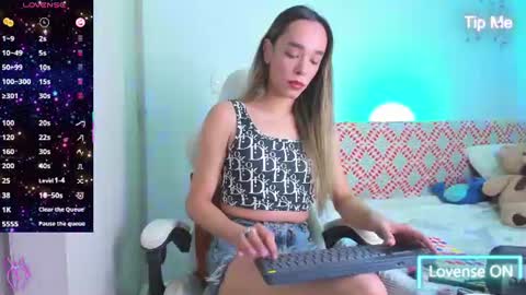 Snapshot of linda_crawford1 chatting on June 26, 5:01 am Linda online show from June 26, 5:01 am