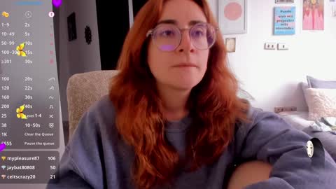 Giggles  online show from December 5, 4:55 pm
