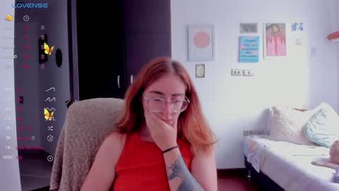 Giggles  online show from January 9, 5:22 pm