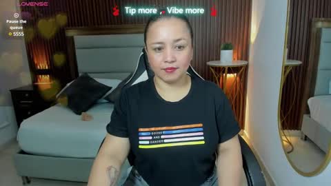 Snapshot of linda_rios_ chatting on December 28, 12:03 pm L I N D A online show from December 28, 12:03 pm