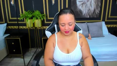 Snapshot of linda_rios_ chatting on February 1, 11:54 am L I N D A online show from February 1, 11:54 am