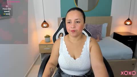 Snapshot of linda_rios_ chatting on February 17, 7:10 pm L I N D A online show from February 17, 7:10 pm