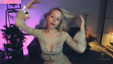 Linda online show from November 5, 8:42 pm