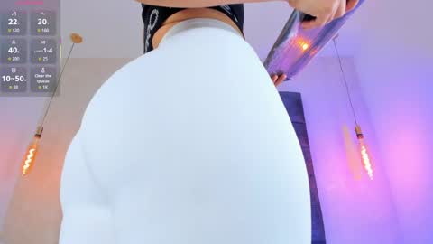 Snapshot of linda_saenz1 chatting on April 23, 11:31 am Linda Saenz online show from April 23, 11:31 am