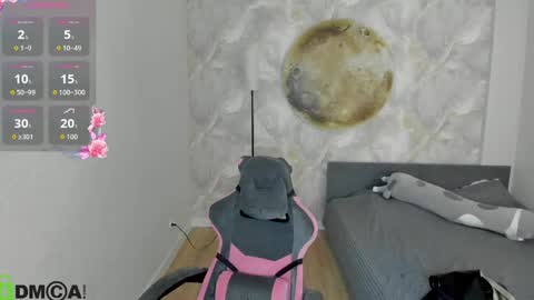 Linda Zefir online show from June 6, 1:43 am