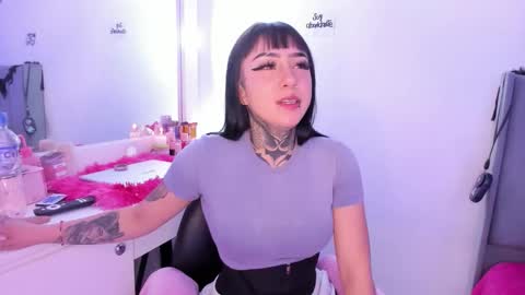 Snapshot of lindaa_miller chatting on December 4, 2:10 am linda miller online show from December 4, 2:10 am