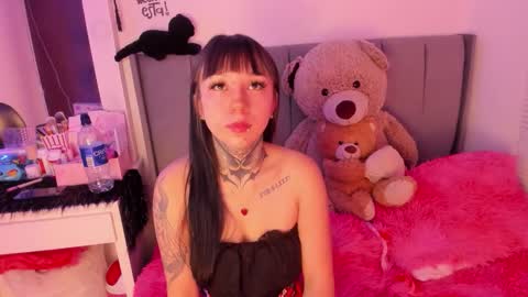 Snapshot of lindaa_miller chatting on January 10, 2:57 am linda miller online show from January 10, 2:57 am