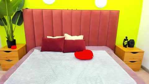 Linda online show from December 5, 1:36 am