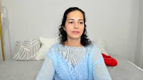 Snapshot of lindainsatiable chatting on June 19, 1:32 am Linda online show from June 19, 1:32 am