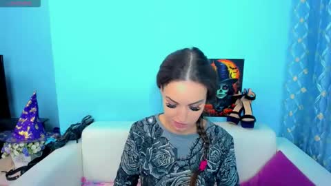 Snapshot of lindaliiii chatting on November 19, 2:44 am Linda online show from November 19, 2:44 am