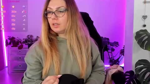 Linda  --  online show from February 10, 9:25 pm