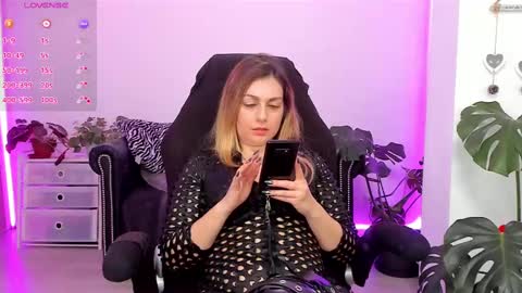 Linda  --  online show from February 17, 4:59 pm