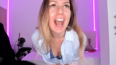 Linda  --  online show from November 15, 4:47 pm