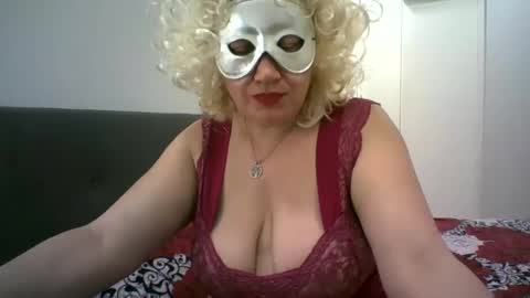 LindaXSmile online show from February 9, 1:00 am