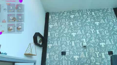  Lindsey  online show from November 6, 12:28 pm