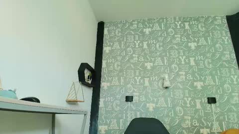  Lindsey  online show from December 14, 11:59 am