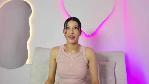 lindsey  online show from July 28, 12:59 pm