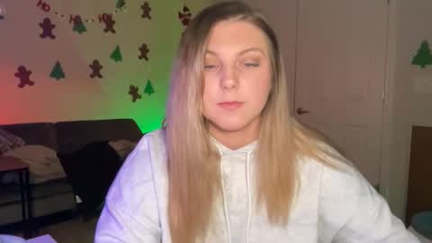 Lindseyluxe online show from December 14, 1:22 am