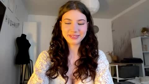 Snapshot of lindseysales chatting on March 22, 1:03 pm Linda online show from March 22, 1:03 pm