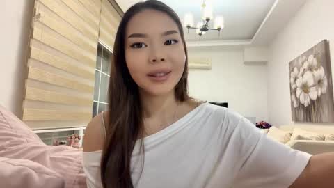 Snapshot of linhtadt chatting on March 14, 3:50 pm Lira online show from March 14, 3:50 pm