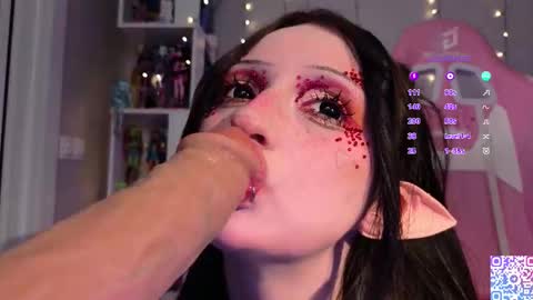 Snapshot of liniq chatting on October 18, 9:48 pm Lina online show from October 18, 9:48 pm