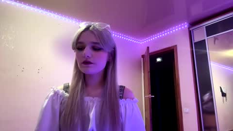 Snapshot of linneasegelhorst chatting on February 14, 2:14 pm Mia online show from February 14, 2:14 pm