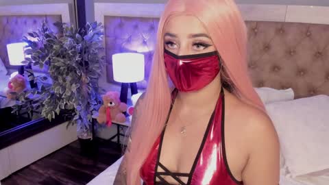 Snapshot of linoshka_1 chatting on February 5, 8:14 pm Luciana online show from February 5, 8:14 pm