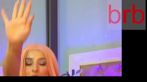 Snapshot of linoshka_1 chatting on March 7, 12:04 am Luciana online show from March 7, 12:04 am