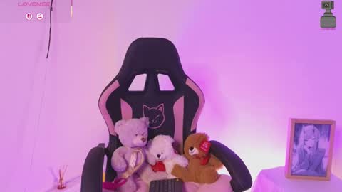 Snapshot of linoshka_1 chatting on September 27, 9:09 pm Luciana online show from September 27, 9:09 pm