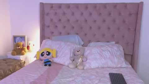 Snapshot of linoshka_1 chatting on October 16, 8:43 pm Luciana online show from October 16, 8:43 pm