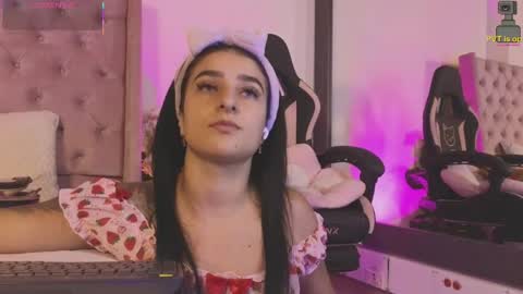 Snapshot of linoshka_1 chatting on April 14, 8:26 pm Luciana online show from April 14, 8:26 pm