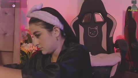 Snapshot of linoshka_1 chatting on April 17, 8:56 pm Luciana online show from April 17, 8:56 pm