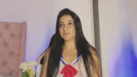 Snapshot of linoshka_1 chatting on June 11, 12:43 am Luciana online show from June 11, 12:43 am