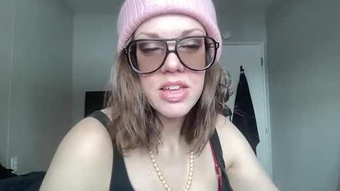 linusloves online show from February 5, 5:50 pm