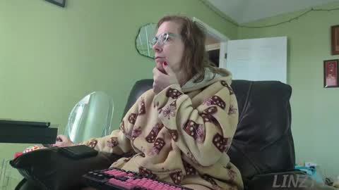 Linzy19 online show from November 9, 4:27 pm