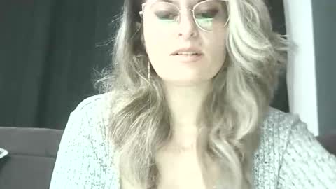 Snapshot of lionessmom chatting on October 13, 9:26 pm lionessmom online show from October 13, 9:26 pm