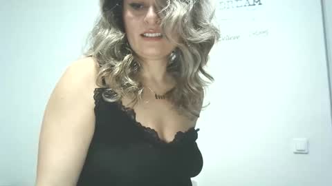 lionessmom online show from October 27, 3:21 am