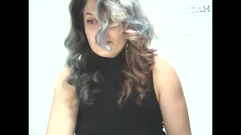 lionessmom online show from October 31, 10:00 pm