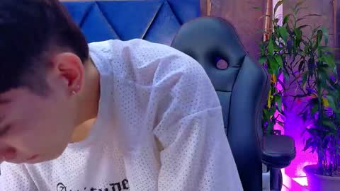 LION FOSTER online show from February 4, 11:42 pm