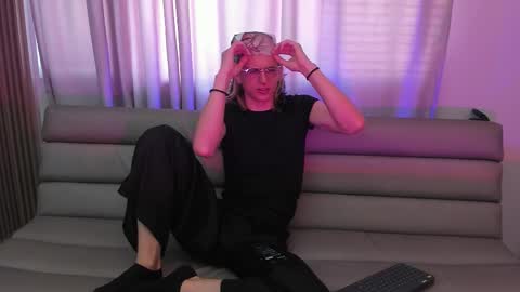 Snapshot of lior_evan chatting on November 12, 11:43 am Lior evan online show from November 12, 11:43 am