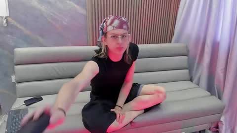 Snapshot of lior_evan chatting on November 16, 11:49 am Lior evan online show from November 16, 11:49 am