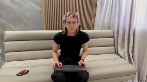 Snapshot of lior_evan chatting on November 17, 11:38 am Lior evan online show from November 17, 11:38 am