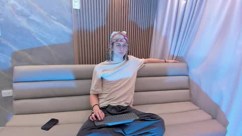 Snapshot of lior_evan chatting on November 20, 11:32 am Lior evan online show from November 20, 11:32 am