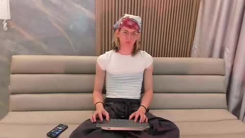 Snapshot of lior_evan chatting on November 21, 11:31 am Lior evan online show from November 21, 11:31 am