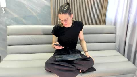 Snapshot of lior_evan chatting on November 27, 11:45 am Lior evan online show from November 27, 11:45 am