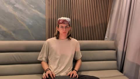 Snapshot of lior_evan chatting on December 1, 11:37 am Lior evan online show from December 1, 11:37 am