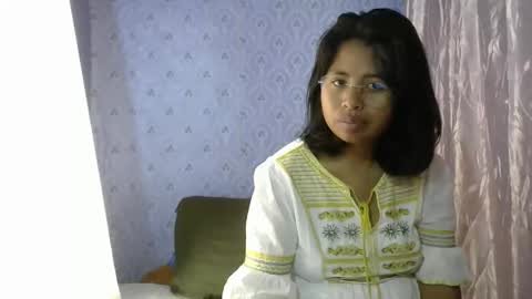 liora online show from December 18, 5:46 am